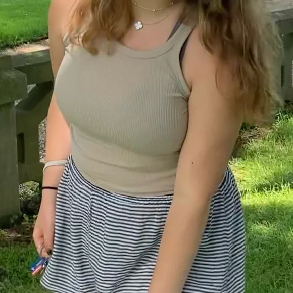 aerie tank bundle - Picture 3 of 5